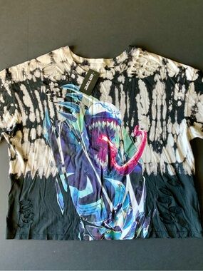 Hot Topic Black & White Tie-Dye Venom Graphic Tee with Pink Tongue